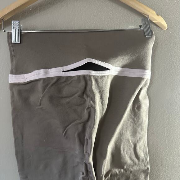 Fabletics Riley Sculpt Knit Cut Our Bra and High Waisted Cut Out Leggings Sz 1X - Picture 4 of 10